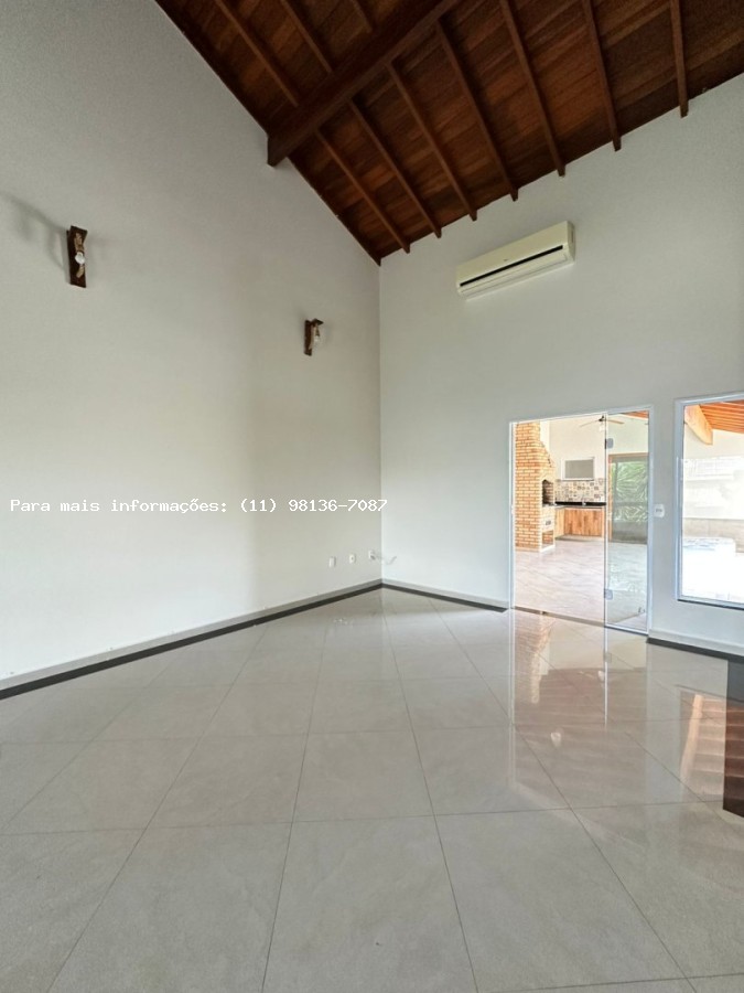 Casa à venda com 3 quartos, 300m² - Foto 4