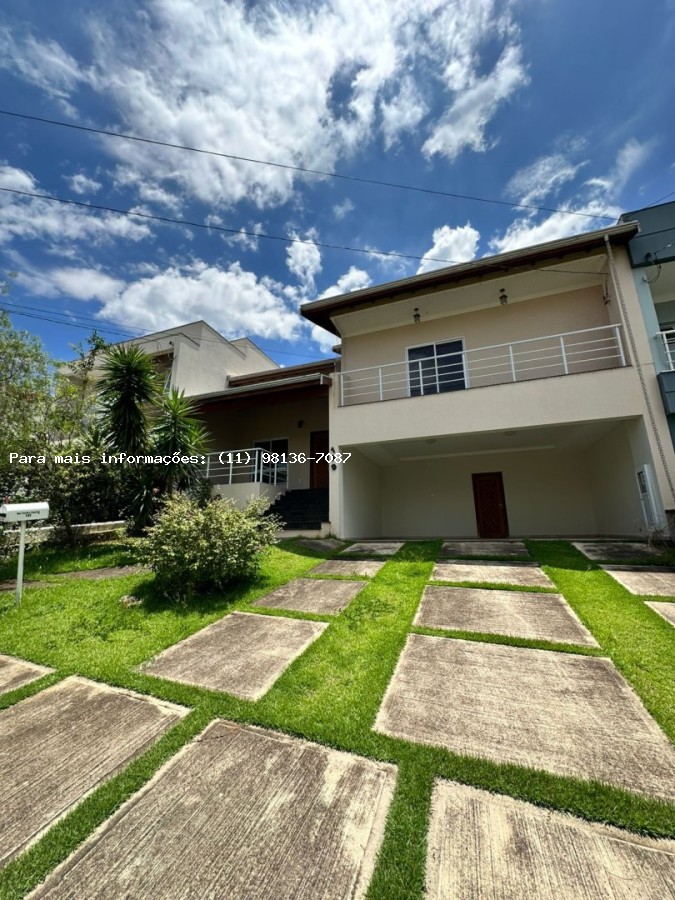 Casa à venda com 3 quartos, 300m² - Foto 1