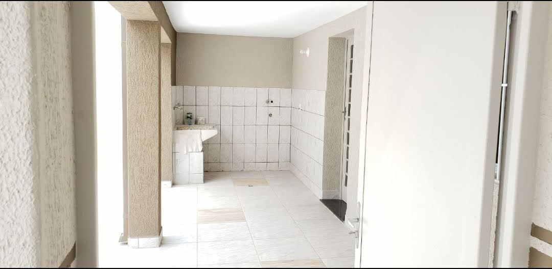 Casa para alugar com 3 quartos, 300m² - Foto 12