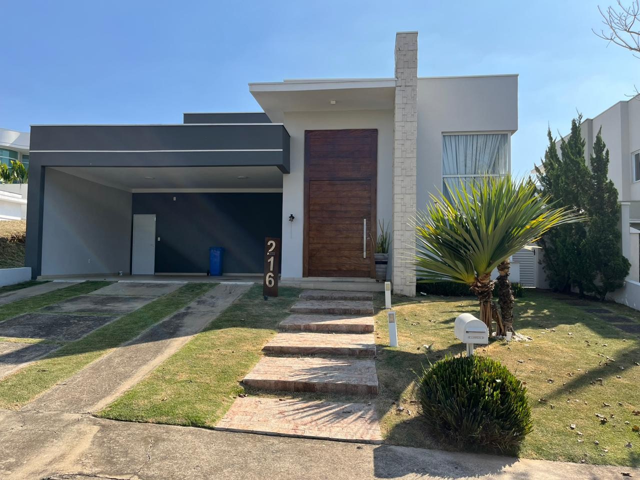 Casa à venda com 3 quartos, 420m² - Foto 1